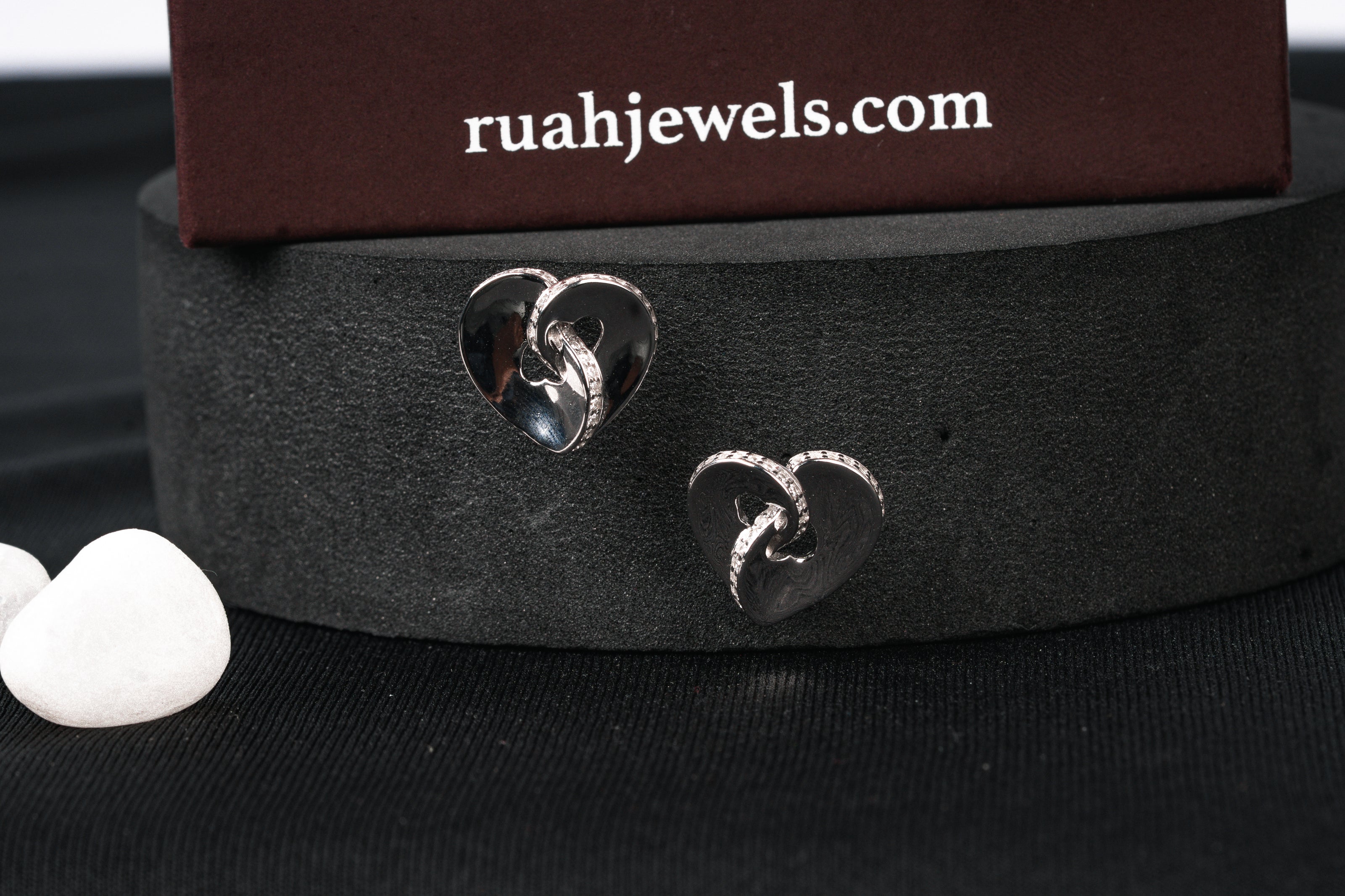 Molten Twisted Hearts Glowline Edge Earrings | Sterling Silver